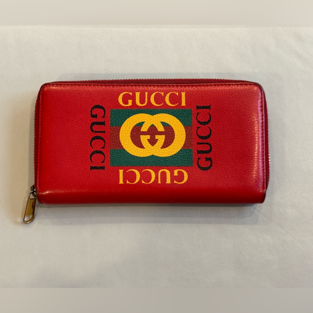 GUCCI Logo Zip Around Wallet
